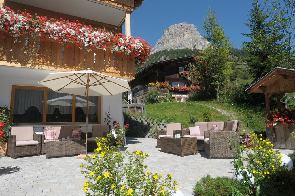 Pension Garden Hotel Colfosco Esterno foto