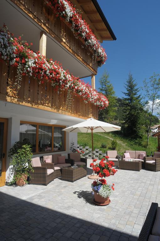 Pension Garden Hotel Colfosco Esterno foto