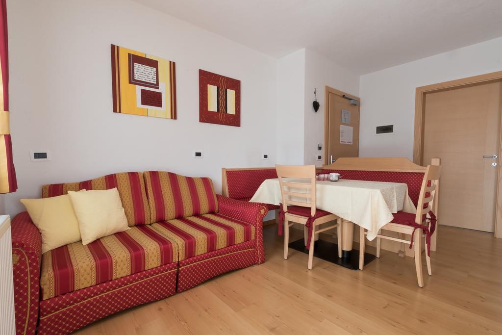 Pension Garden Hotel Colfosco Esterno foto