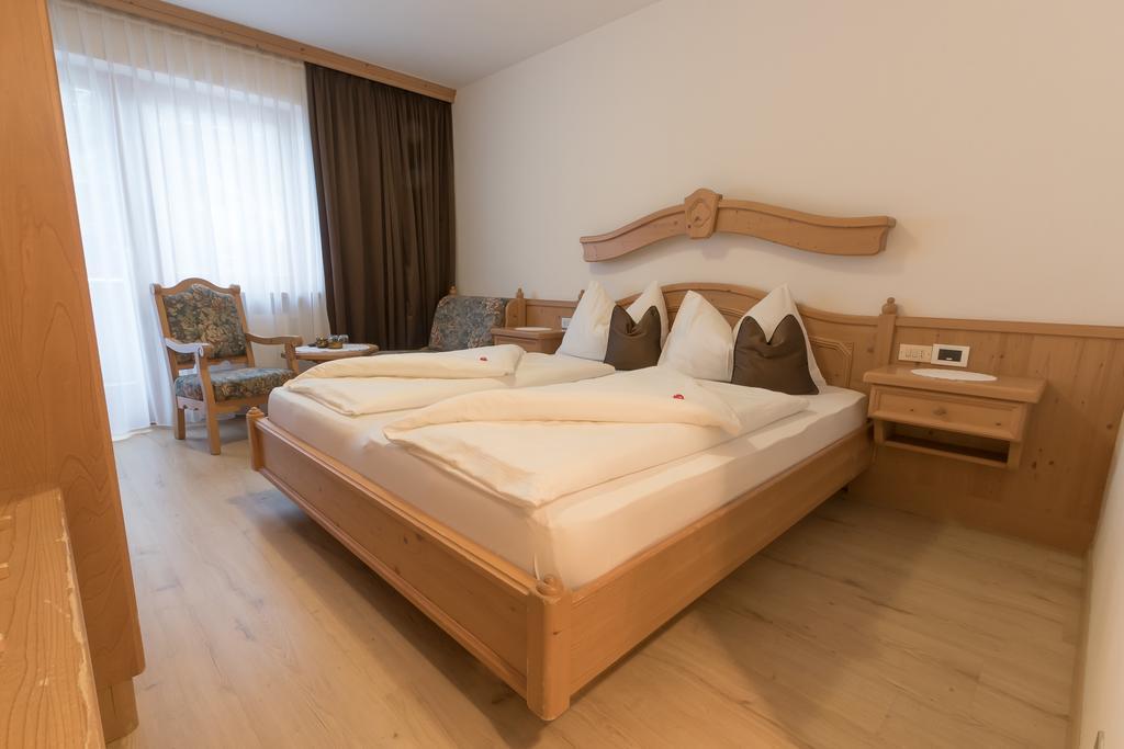 Pension Garden Hotel Colfosco Esterno foto